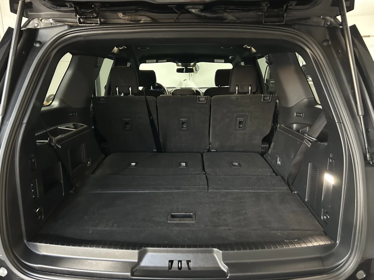 2020 Ford Expedition XLT Main Image