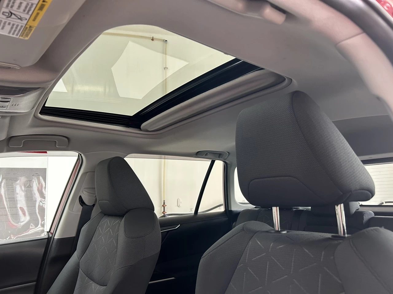 2020 Toyota RAV4 XLE Image principale