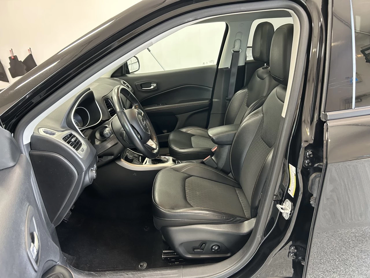 2019 Jeep Compass North Main Image