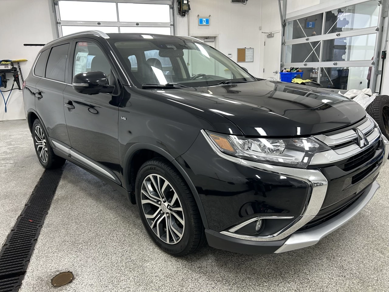 2017 Mitsubishi Outlander GT Main Image