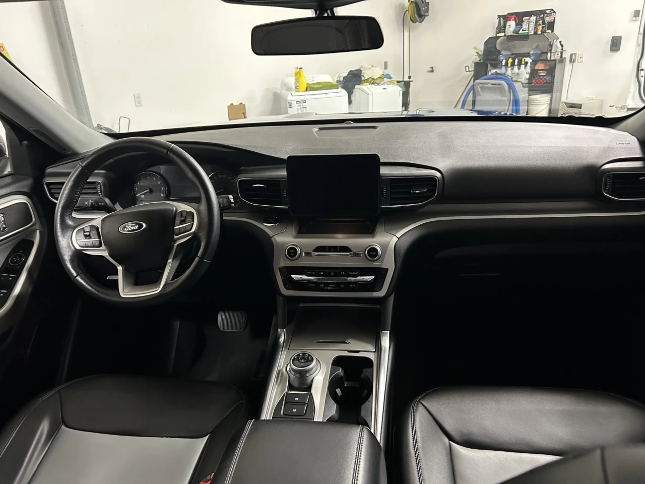 2023 Ford Explorer XLT Main Image