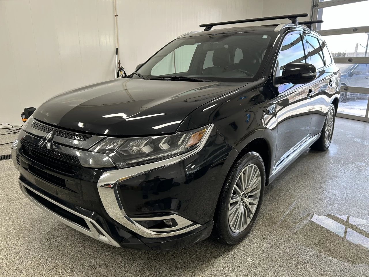 2020 Mitsubishi Outlander PHEV GT Main Image
