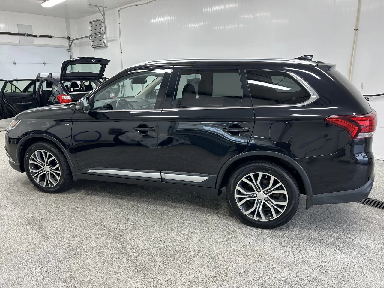 2017 Mitsubishi Outlander GT Main Image