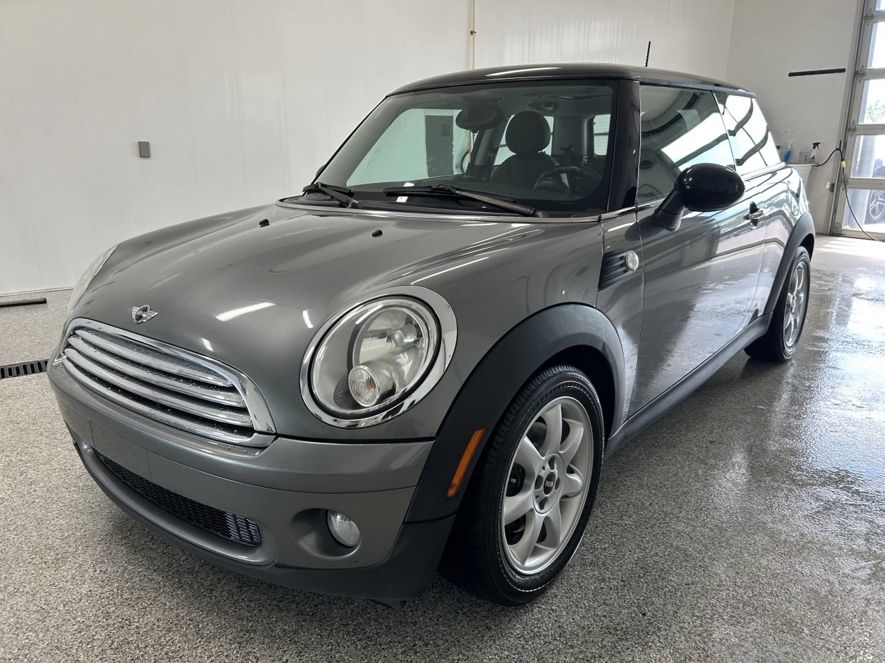 2010 Mini Cooper 2dr Cpe Image principale