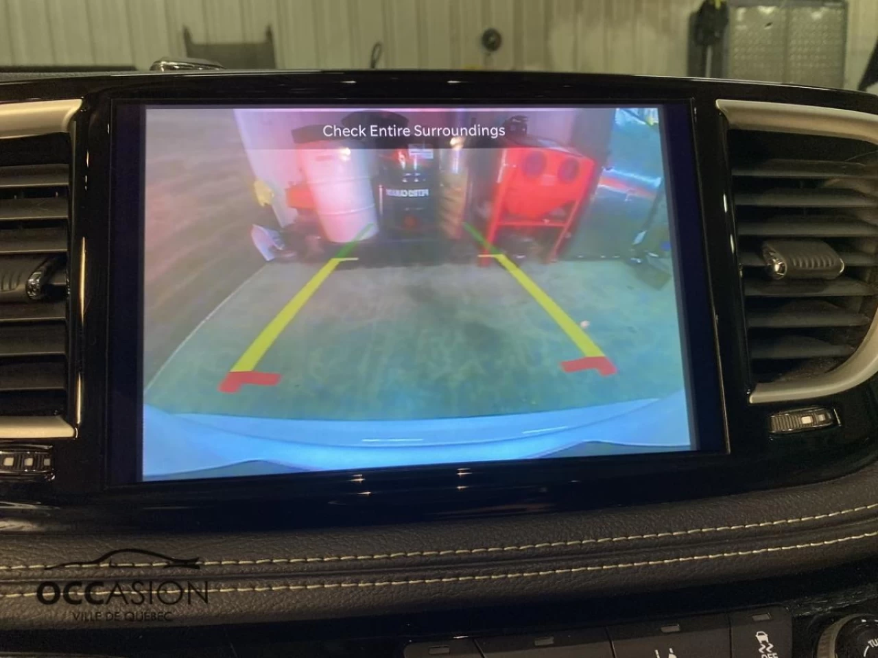 2023 Chrysler Pacifica Touring L FWD Main Image