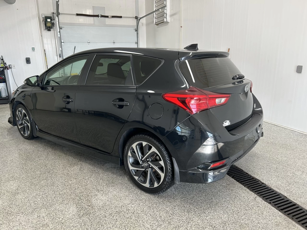 2016 Scion iM 4dr HB Image principale