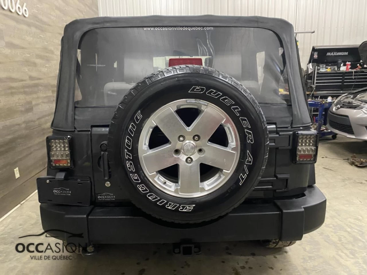 2010 Jeep Wrangler 4WD 2dr Sport Image principale