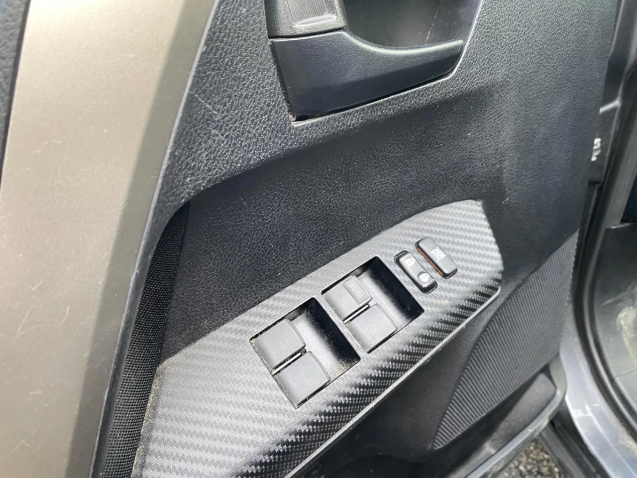 2015 Toyota RAV4 AWD 4dr LE Main Image