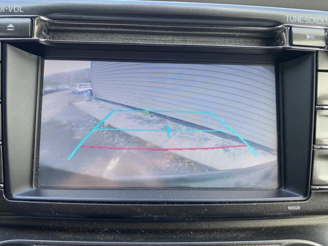 2015 Toyota RAV4 AWD 4dr LE Main Image