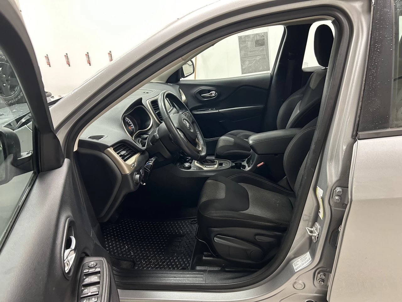 2015 Jeep Cherokee Sport Image principale