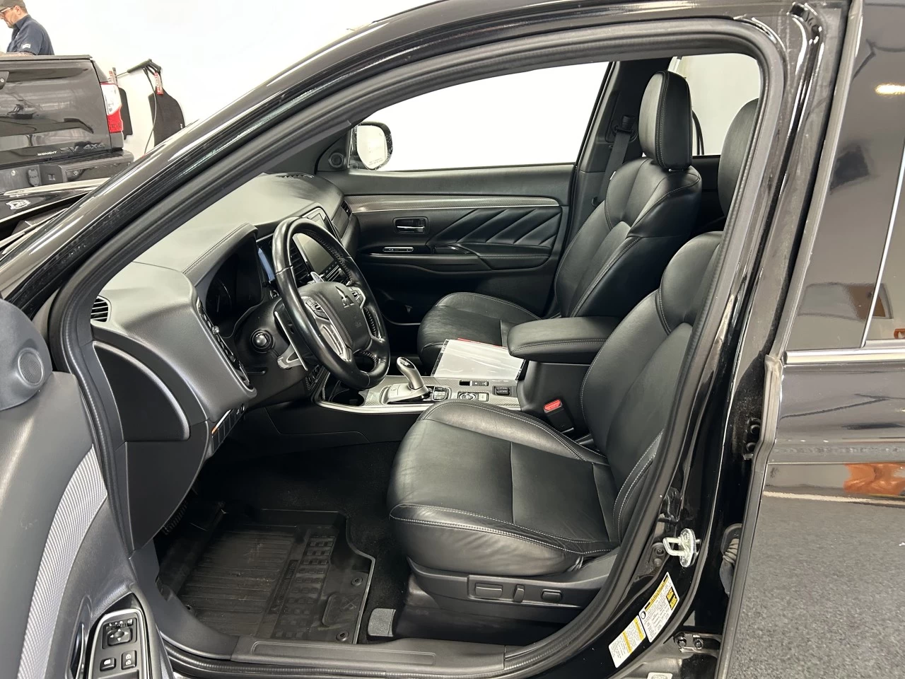 2020 Mitsubishi Outlander PHEV GT Main Image