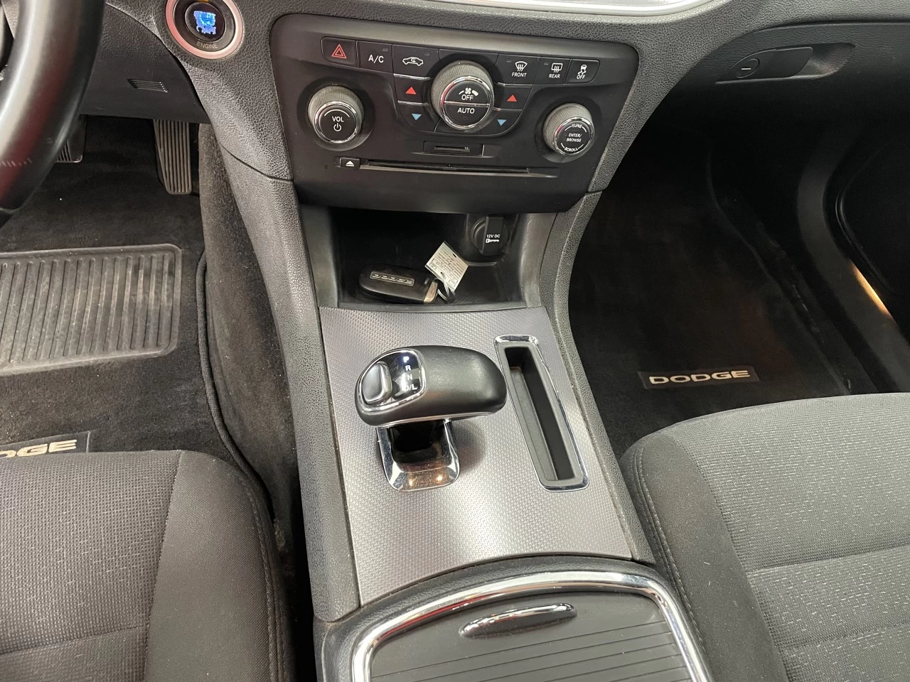 2013 Dodge Charger SXT Main Image