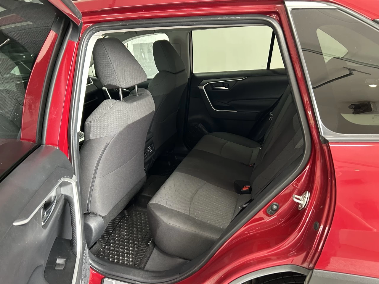 2020 Toyota RAV4 XLE Image principale