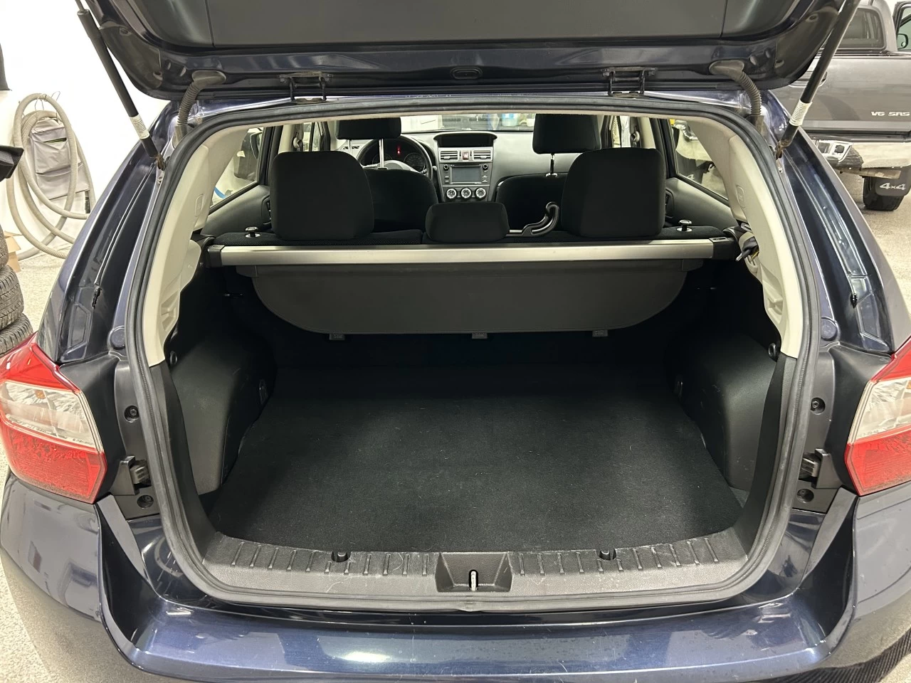 2016 Subaru Impreza 2.0i Main Image