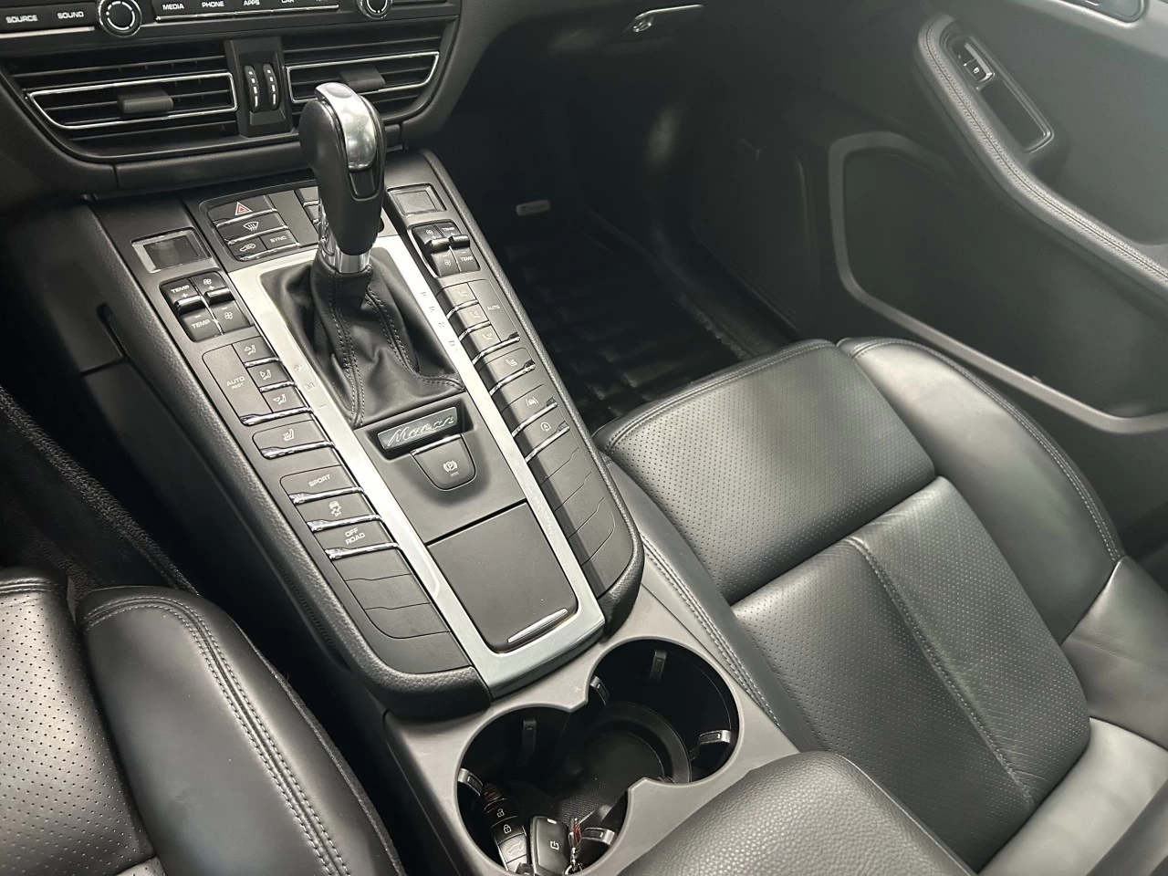 2021 Porsche Macan AWD Image principale