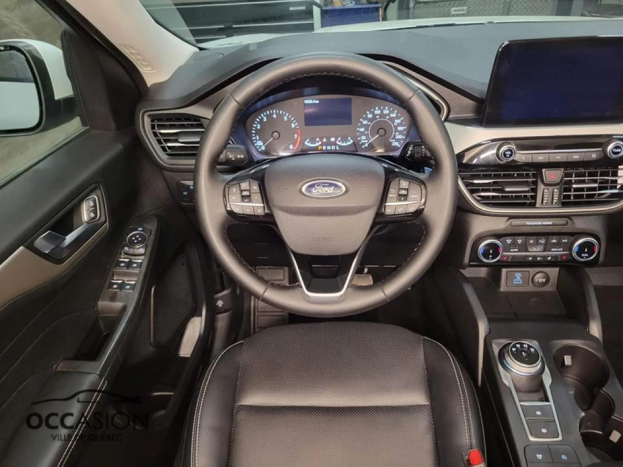 2022 Ford Escape SEL AWD Image principale