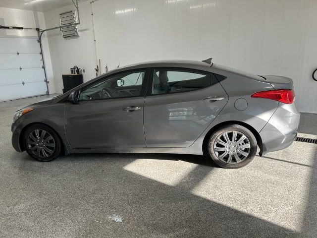 Hyundai Elantra GL 2012