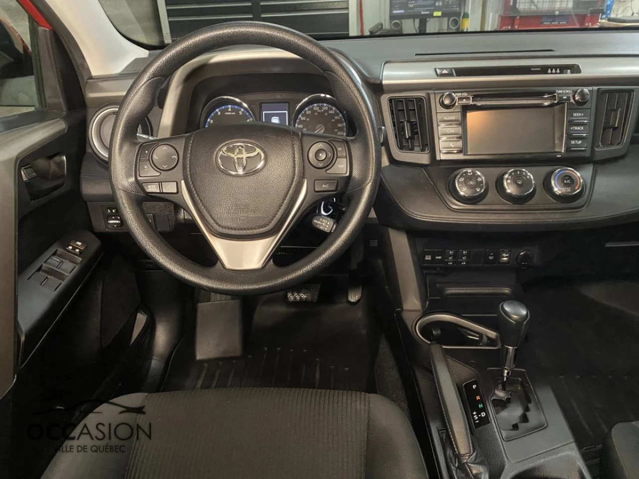 2017 Toyota RAV4 AWD 4dr LE Image principale