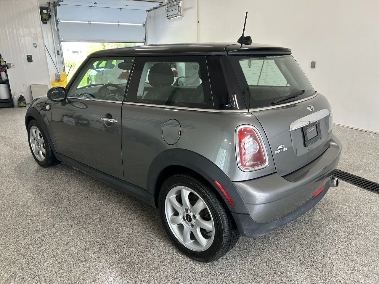 2010 Mini Cooper 2dr Cpe Image principale