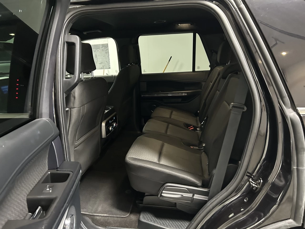 2020 Ford Expedition XLT Main Image