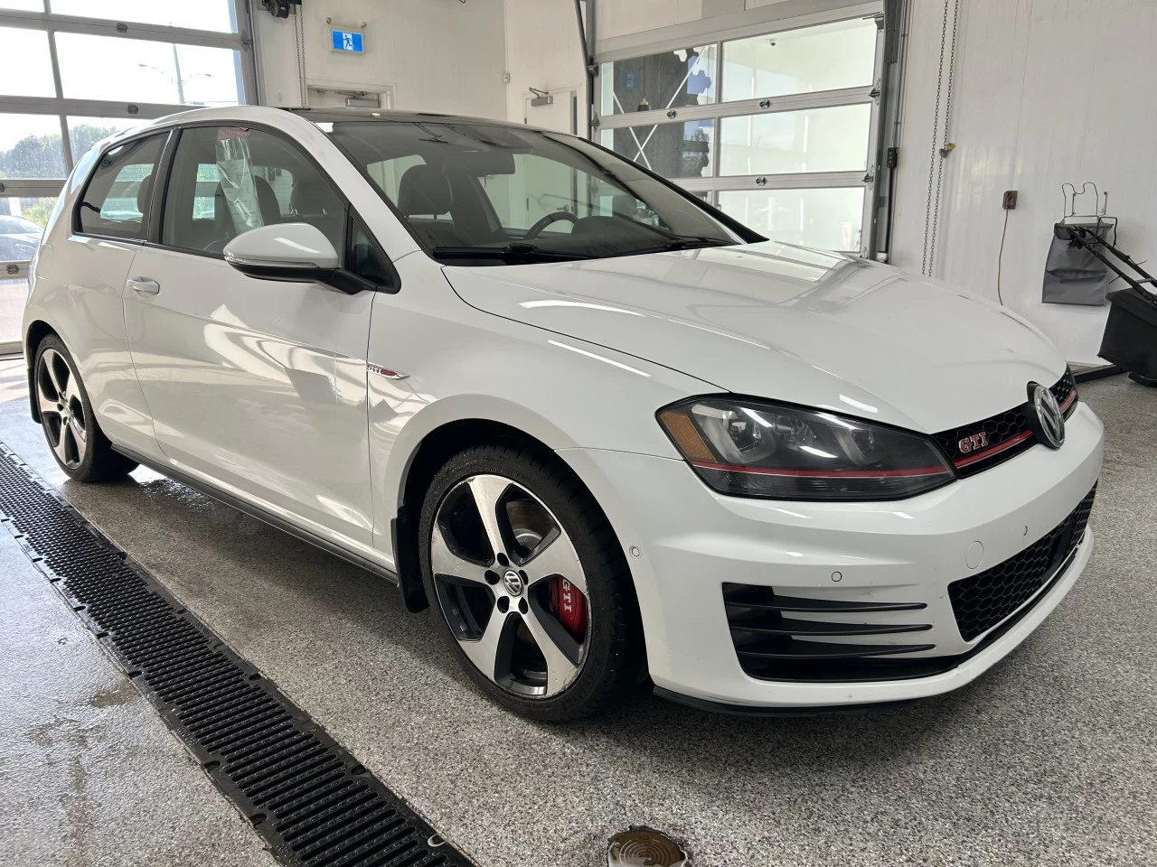 2016 Volkswagen Golf GTI Performance Main Image
