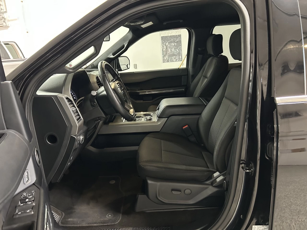 2020 Ford Expedition XLT Main Image