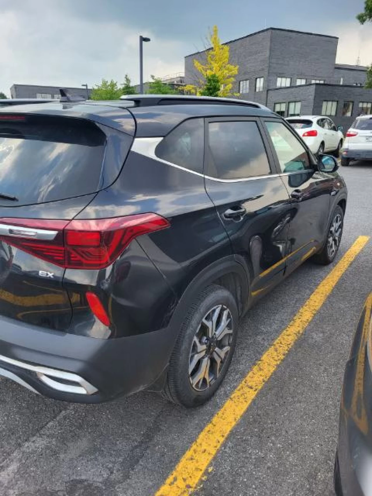2021 Kia Seltos EX AWD Image principale