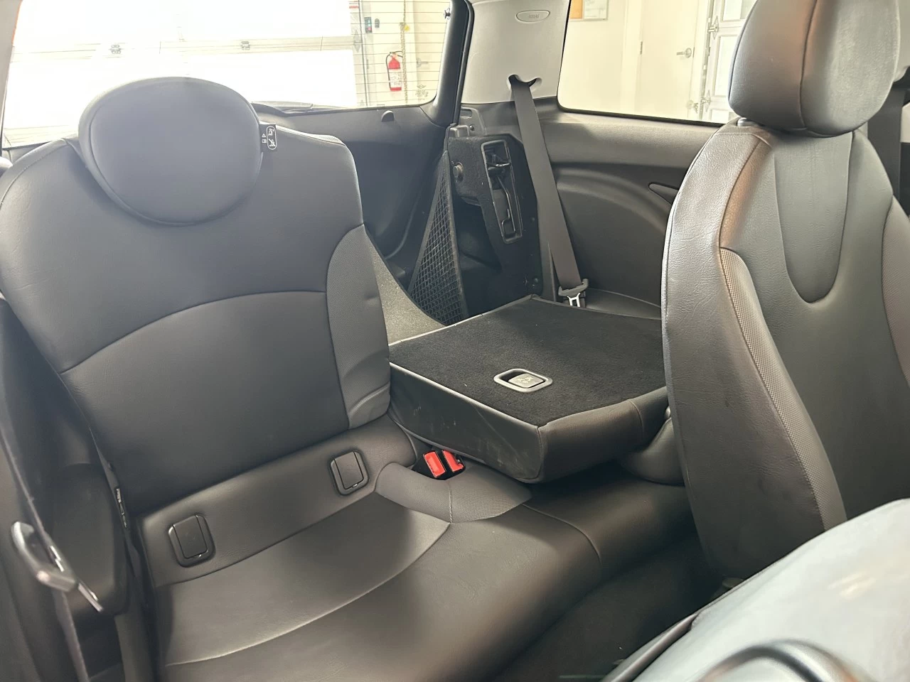 2010 Mini Cooper 2dr Cpe Image principale