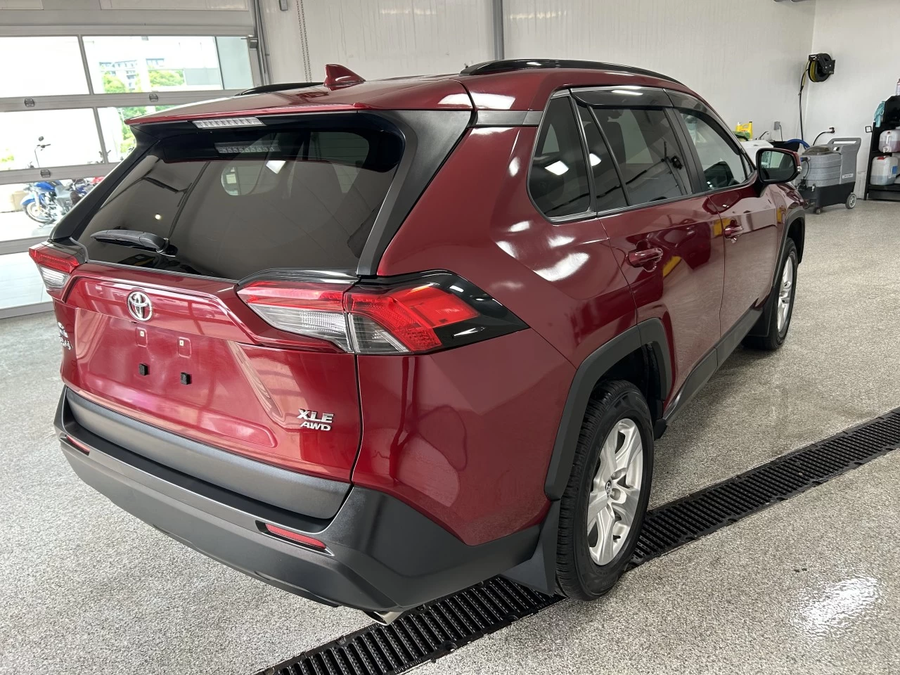 2020 Toyota RAV4 XLE Image principale