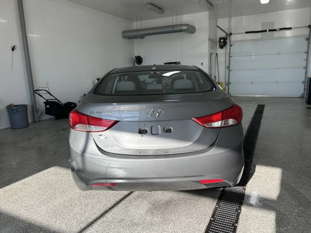 Hyundai Elantra GL 2012