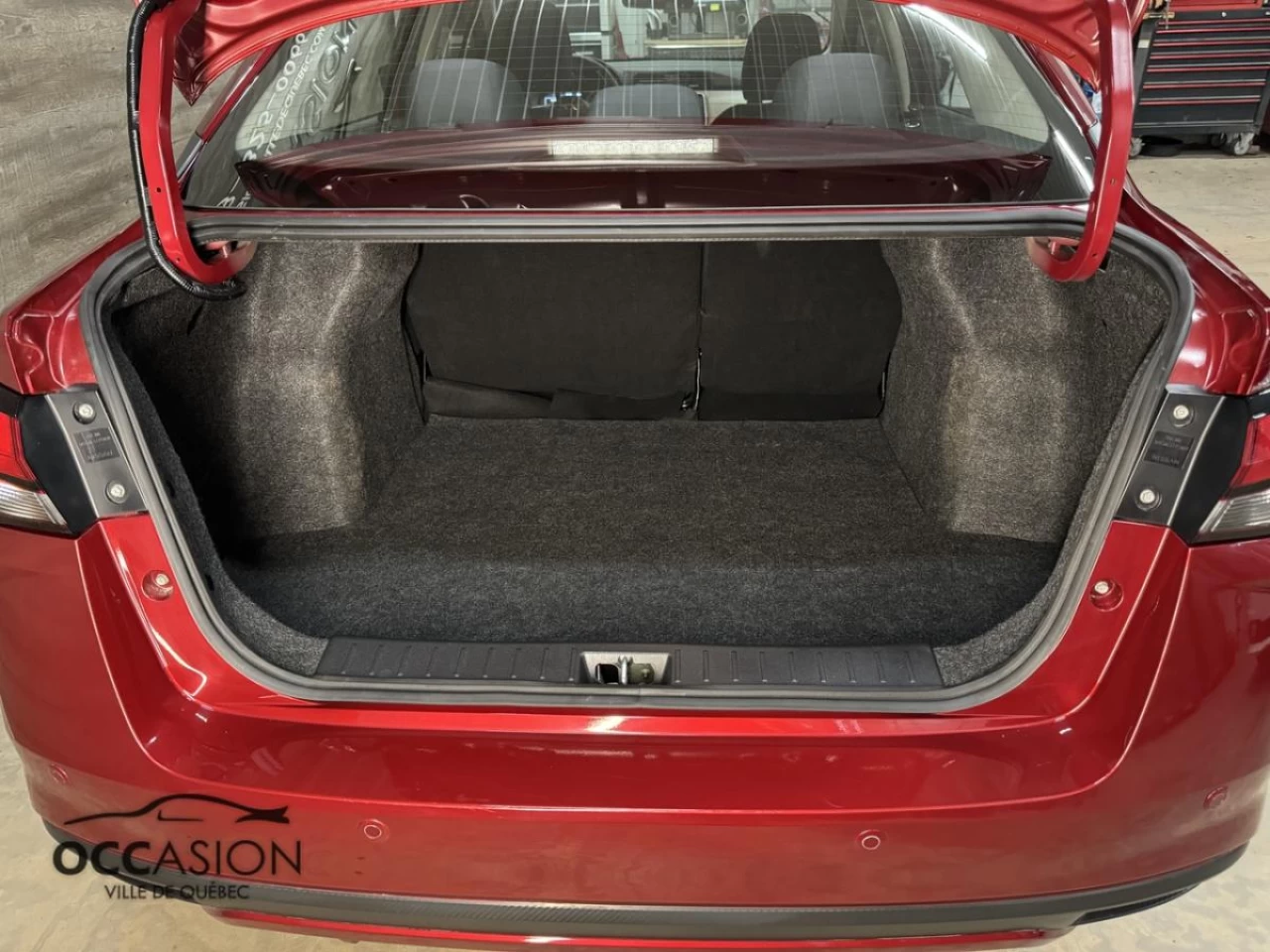 2021 Nissan Versa SV CVT Image principale
