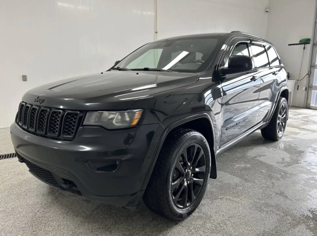 2018 Jeep Grand Cherokee Altitude IV Main Image