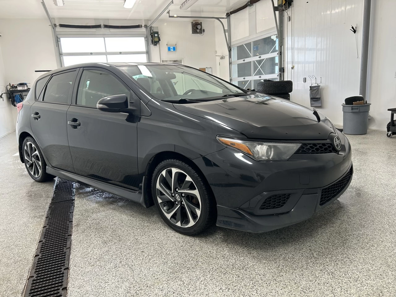 2016 Scion iM 4dr HB Image principale