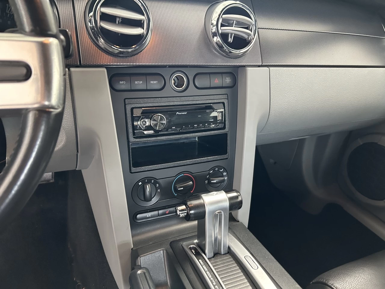 2007 Ford Mustang 2dr Conv Image principale