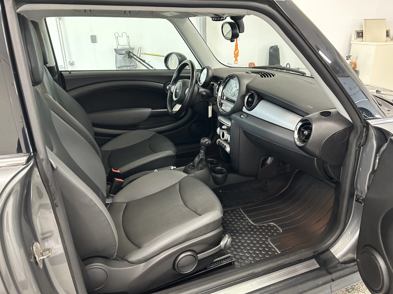 2010 Mini Cooper 2dr Cpe Image principale