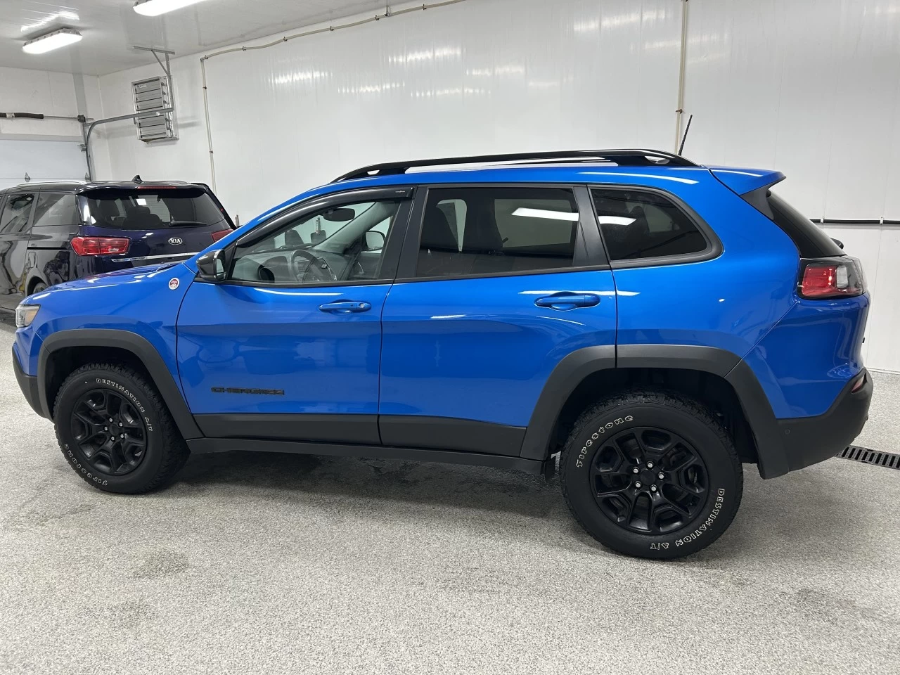 2023 Jeep Cherokee Trailhawk Main Image