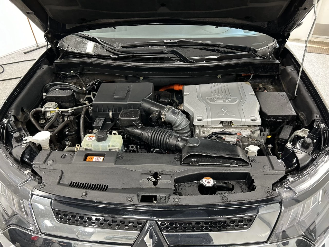 2020 Mitsubishi Outlander PHEV GT Main Image