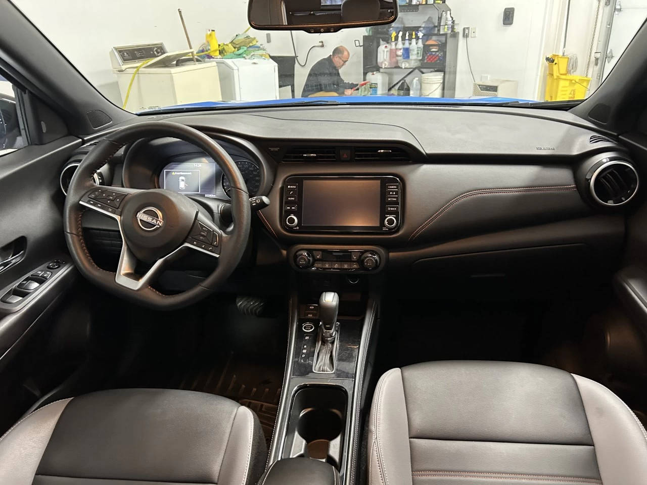 2022 Nissan Kicks SR Image principale