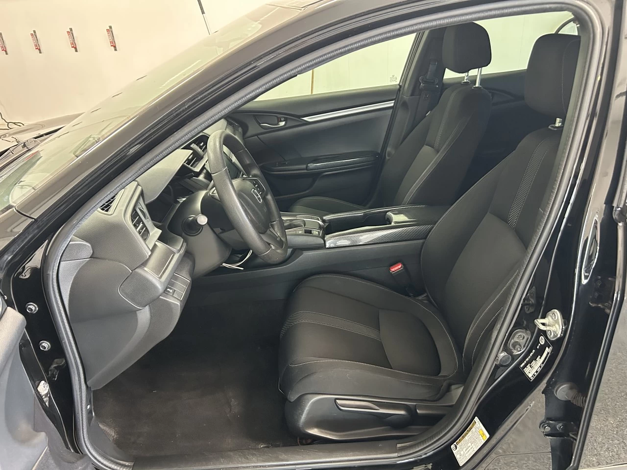 2017 Honda Civic Hayon LX Main Image