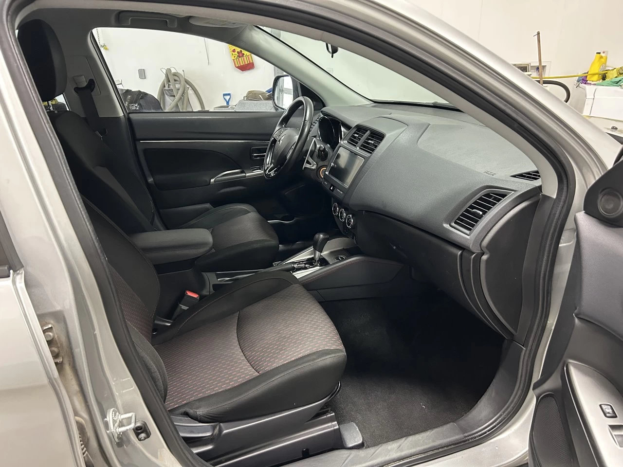 2018 Mitsubishi RVR SE LTD Main Image