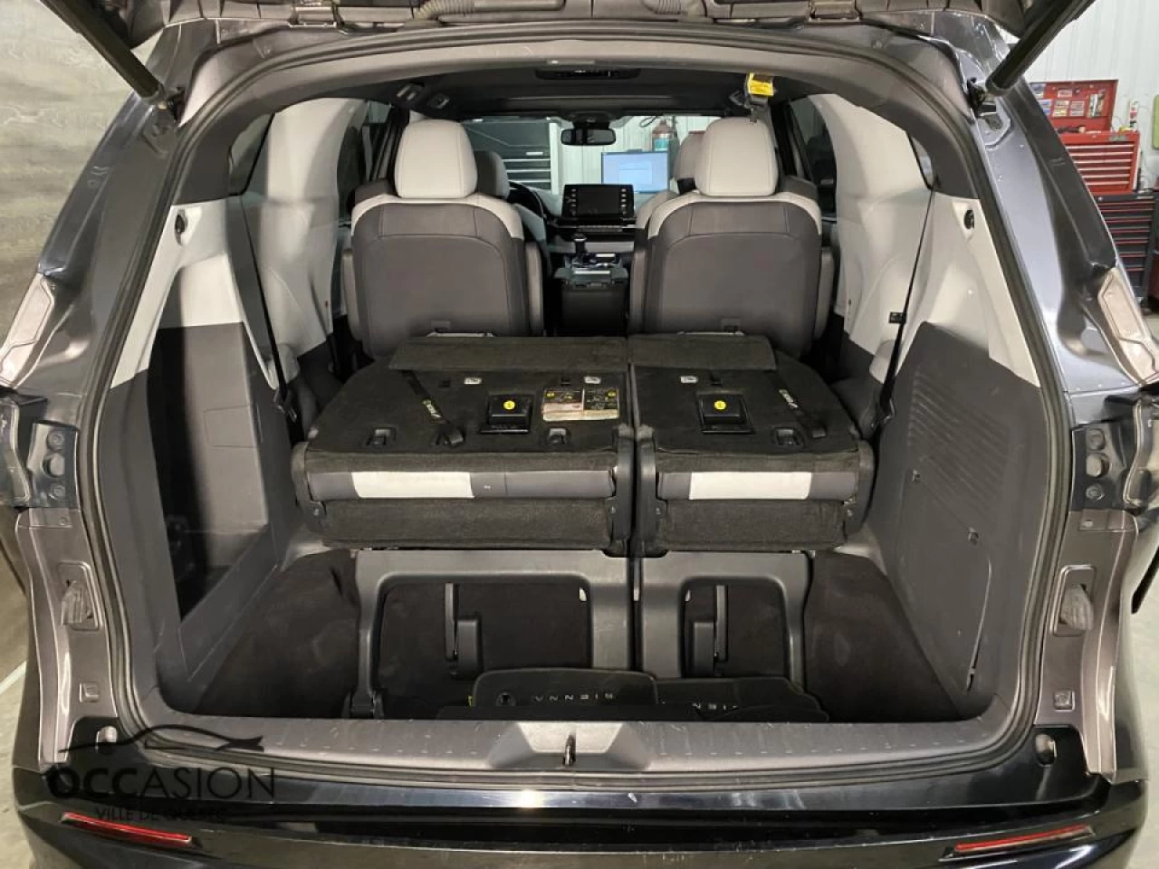 2021 Toyota Sienna XSE 7-Passenger AWD Main Image