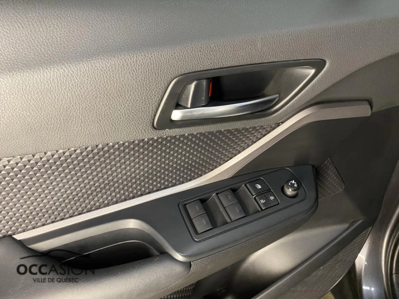 2021 Toyota C-HR LE FWD Main Image