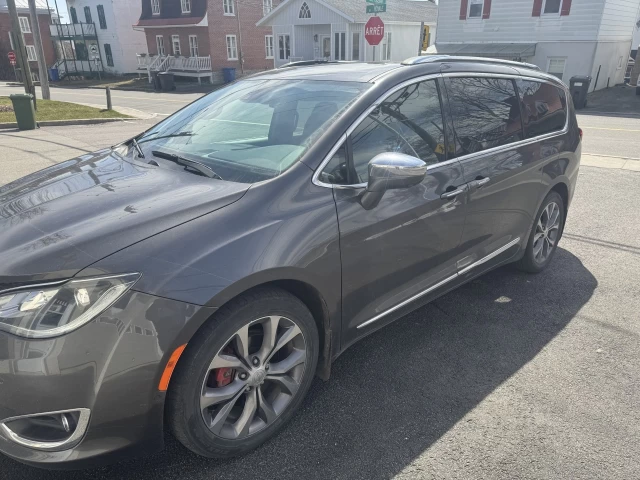Chrysler Pacifica Limited 35th Anniversary 2020