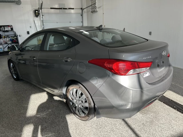 Hyundai Elantra GL 2012