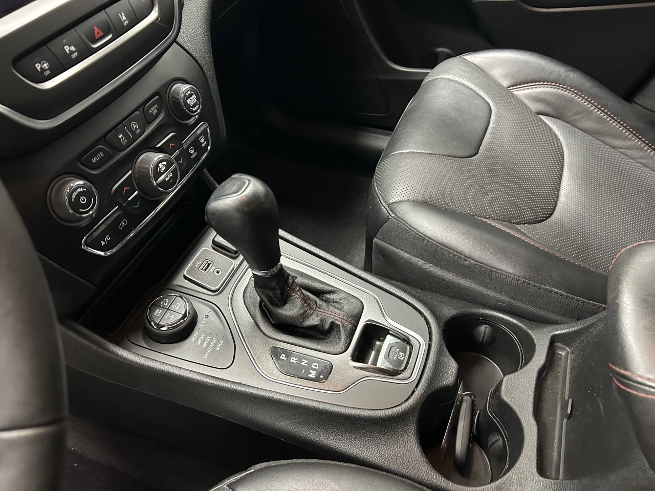 2023 Jeep Cherokee Trailhawk Main Image