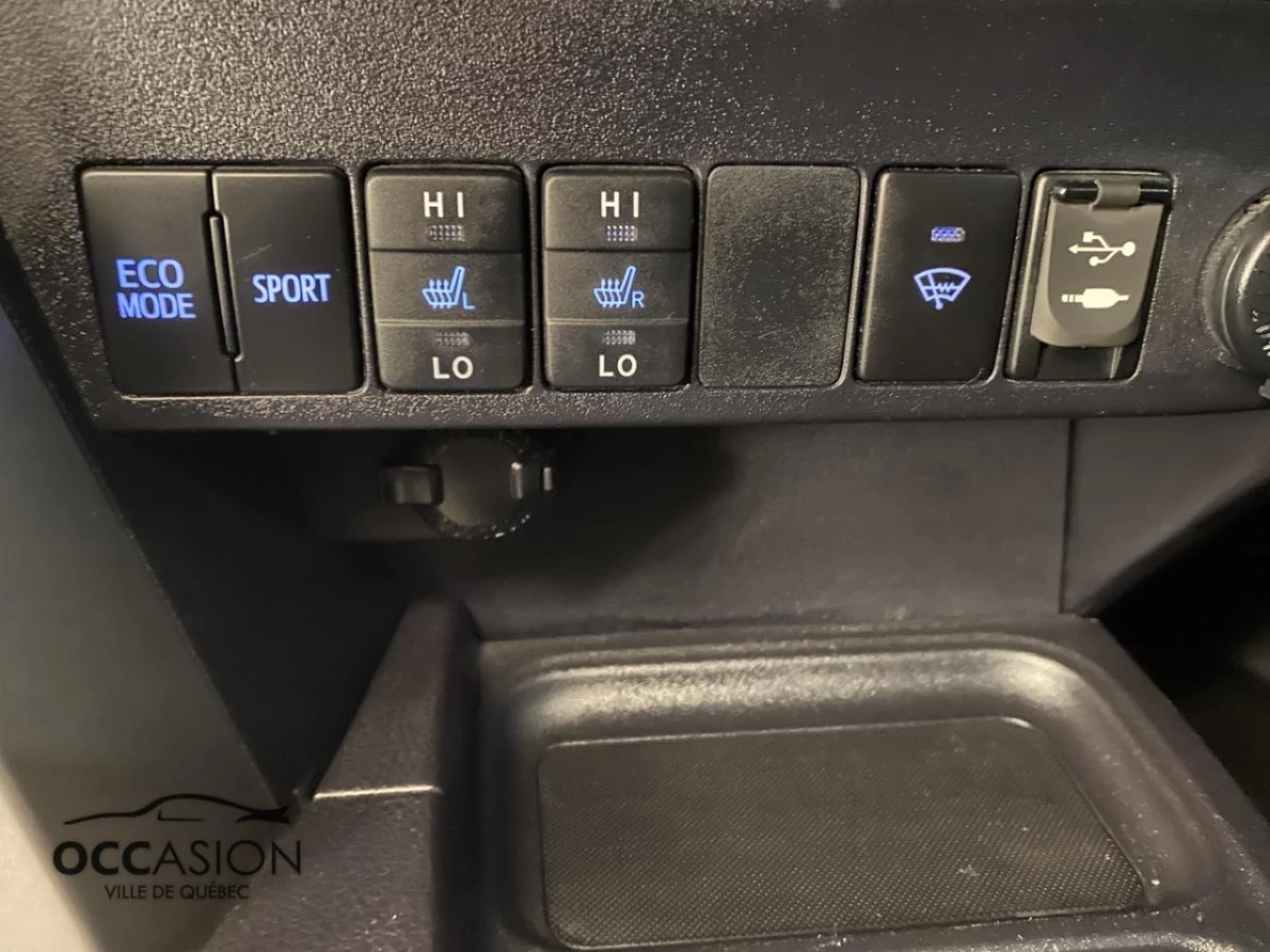 2017 Toyota RAV4 AWD 4dr LE Image principale