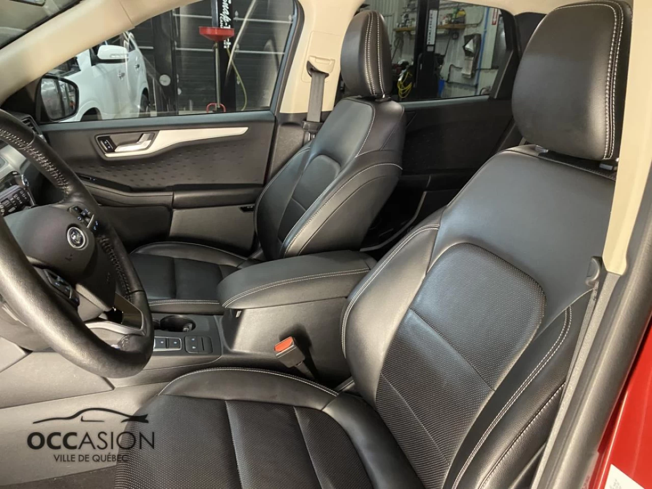 2020 Ford Escape SEL AWD Image principale