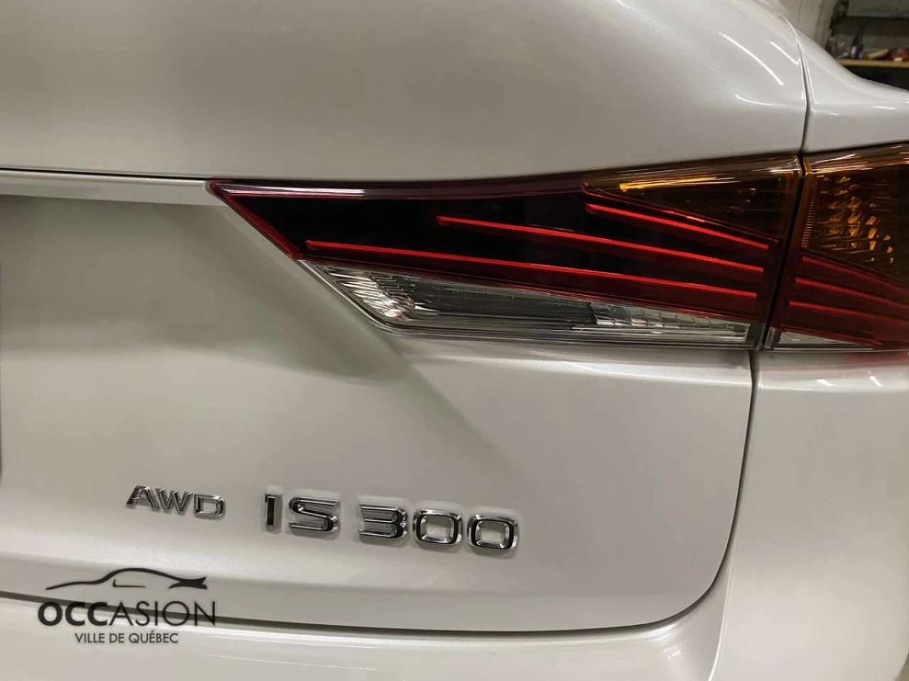 2019 Lexus IS 300 AWD Image principale