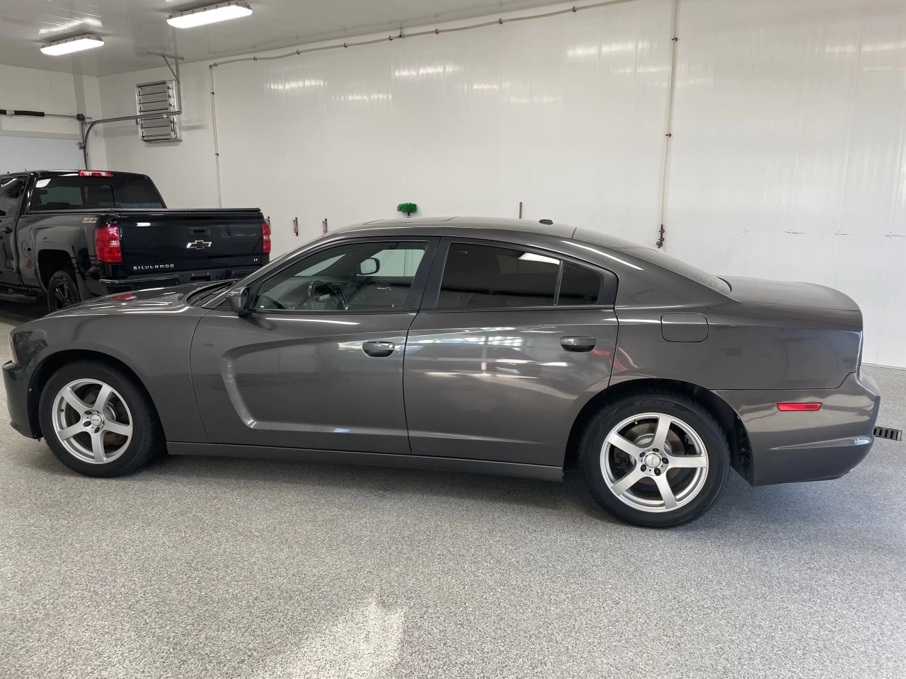 2013 Dodge Charger SXT Main Image