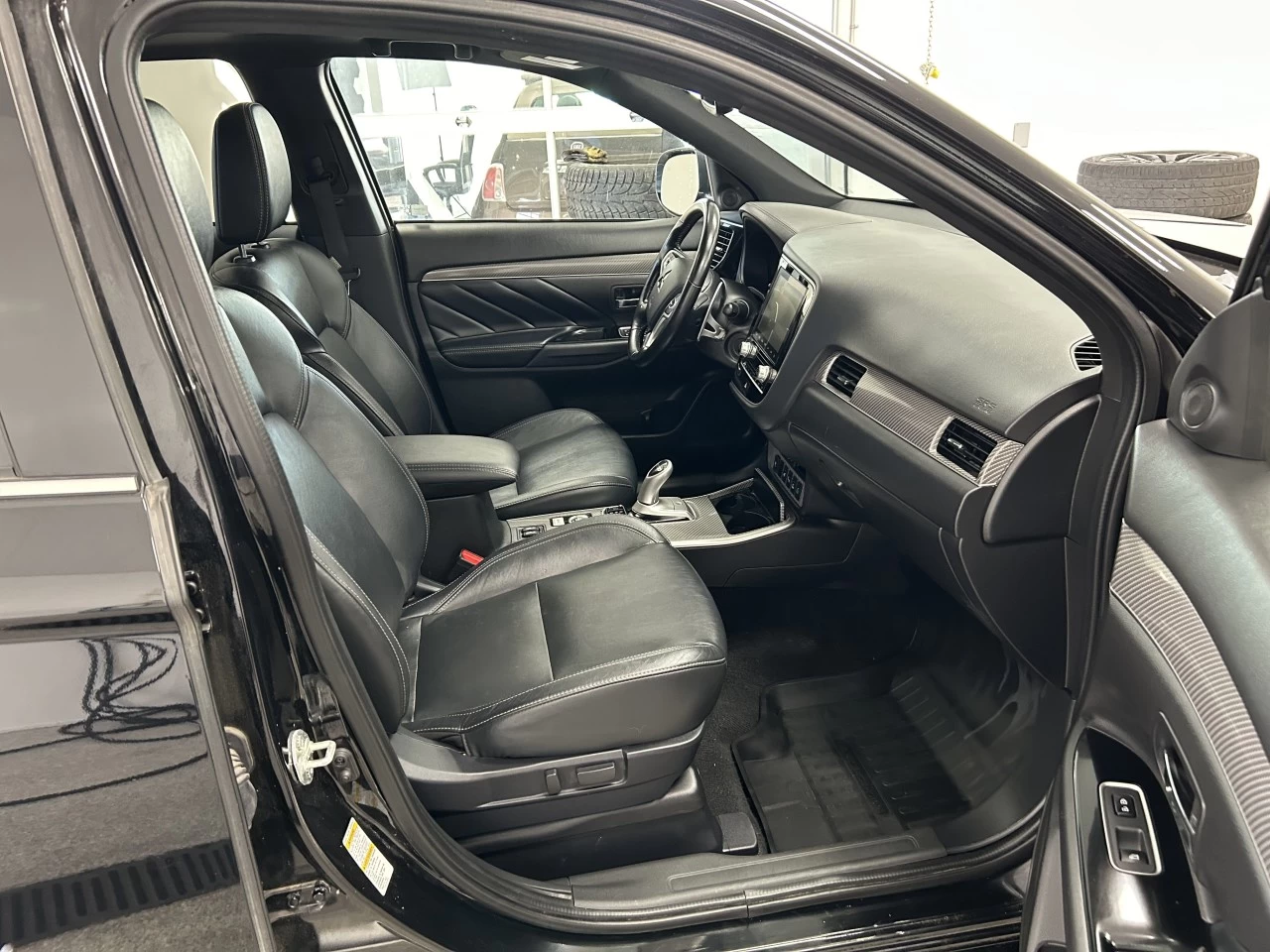 2020 Mitsubishi Outlander PHEV GT Main Image